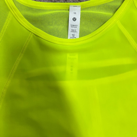 Lululemon Crop ✨NWT✨ - Picture 2 of 5